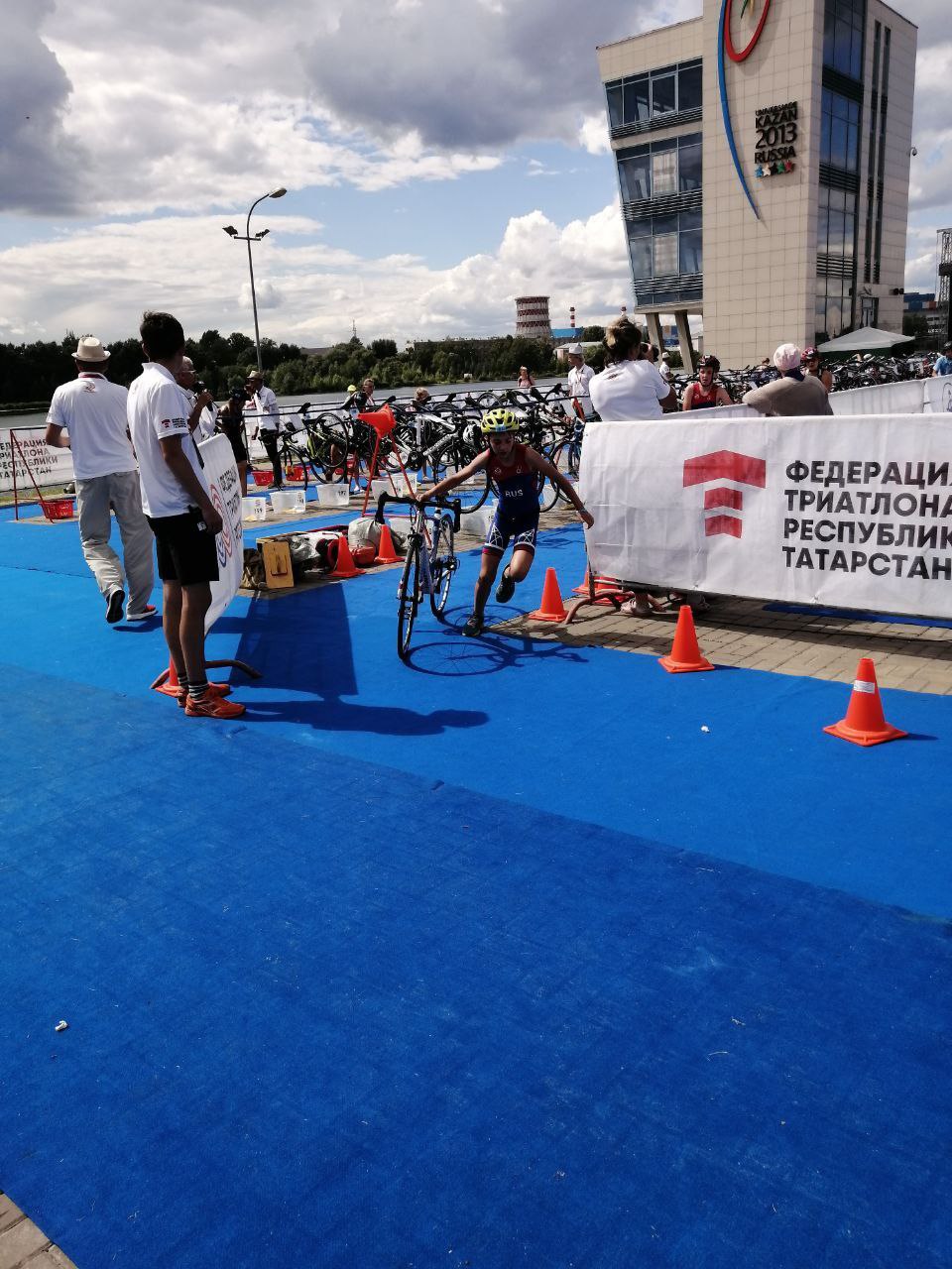 С 19 по 21 июля 2022 года в Казани проходило Первенство России по триатлону среди юношей и девушек, в котором приняли участие спортсмены из нашего Наукограда