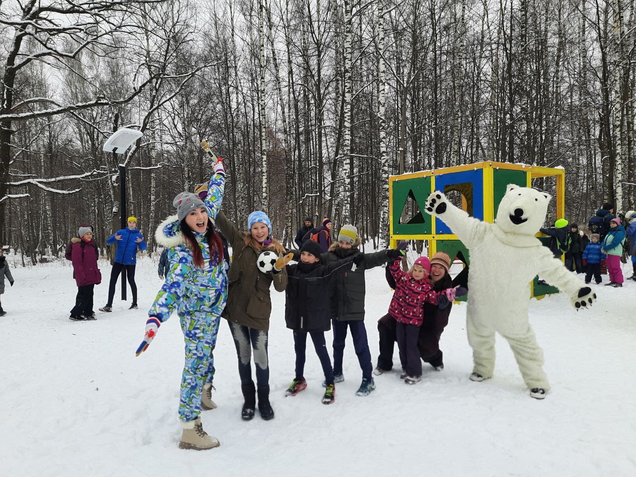 В парке городского округа Фрязино прошла спортивно-игровая программа для детей «Веселые старты»