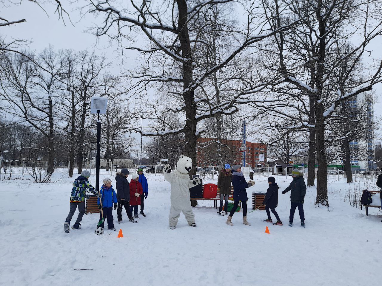 В парке городского округа Фрязино прошла спортивно-игровая программа для детей «Веселые старты»