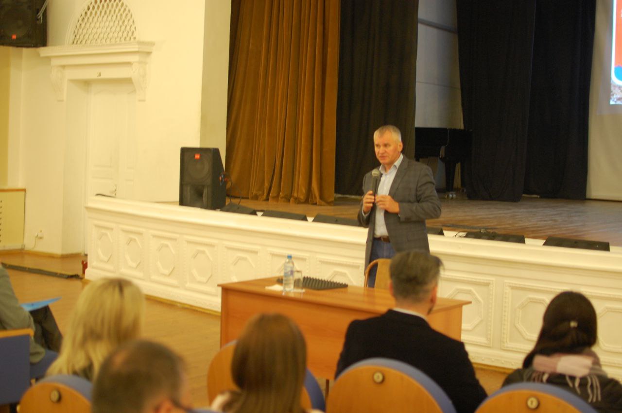 Организовали уже традиционную встречу с жителями в формате выездной администрации.