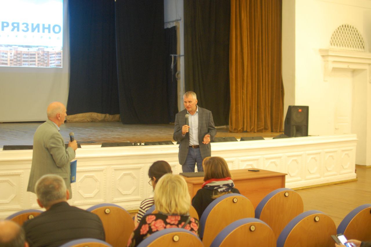 Организовали уже традиционную встречу с жителями в формате выездной администрации.