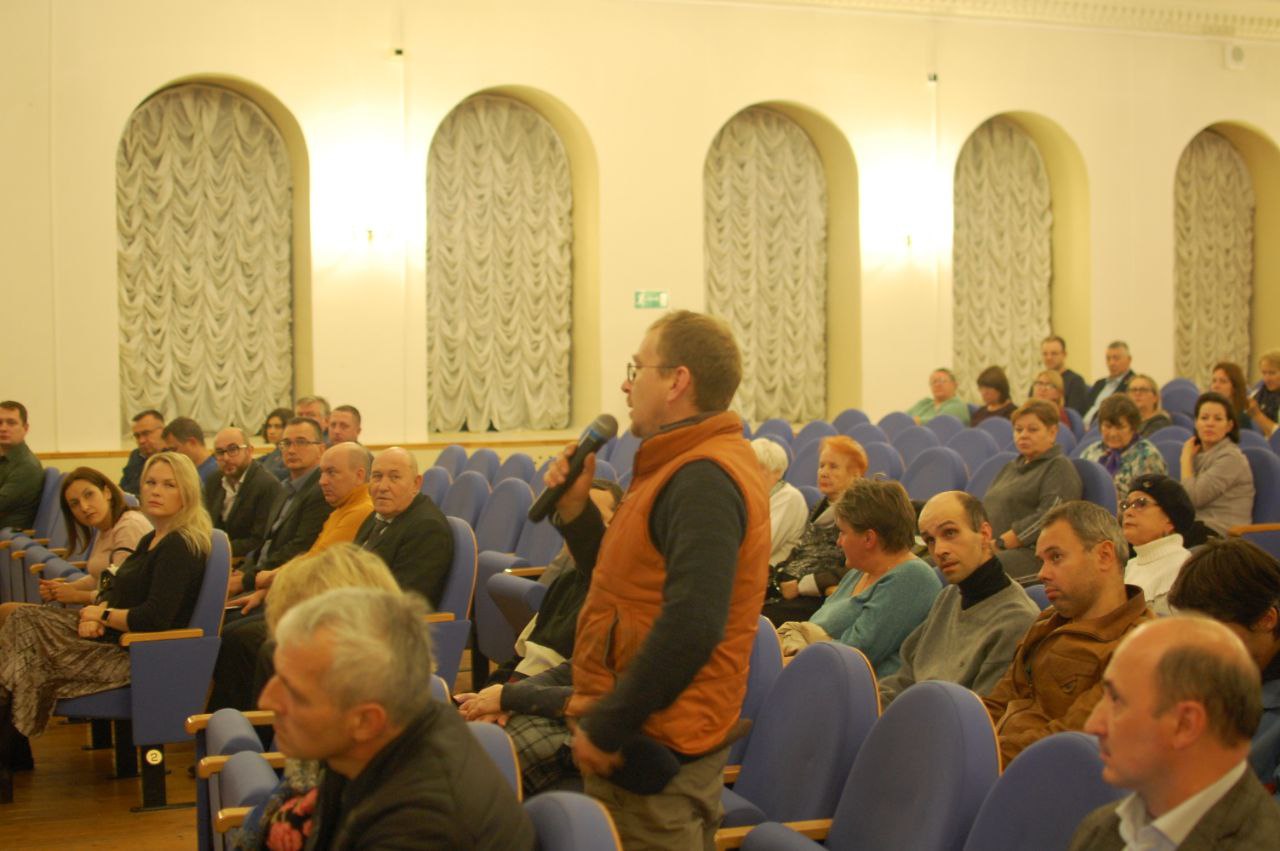 Организовали уже традиционную встречу с жителями в формате выездной администрации.