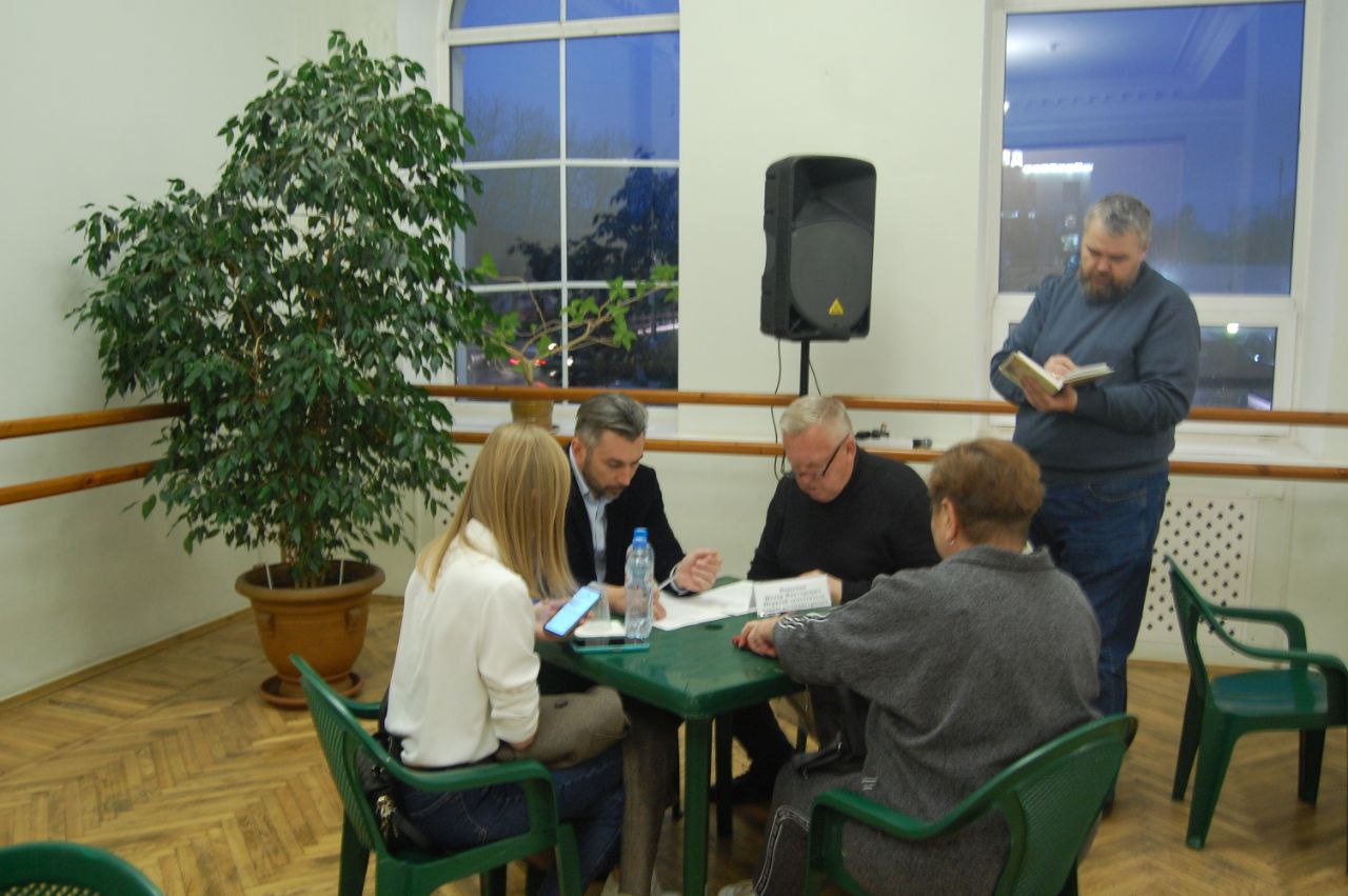 Организовали уже традиционную встречу с жителями в формате выездной администрации.