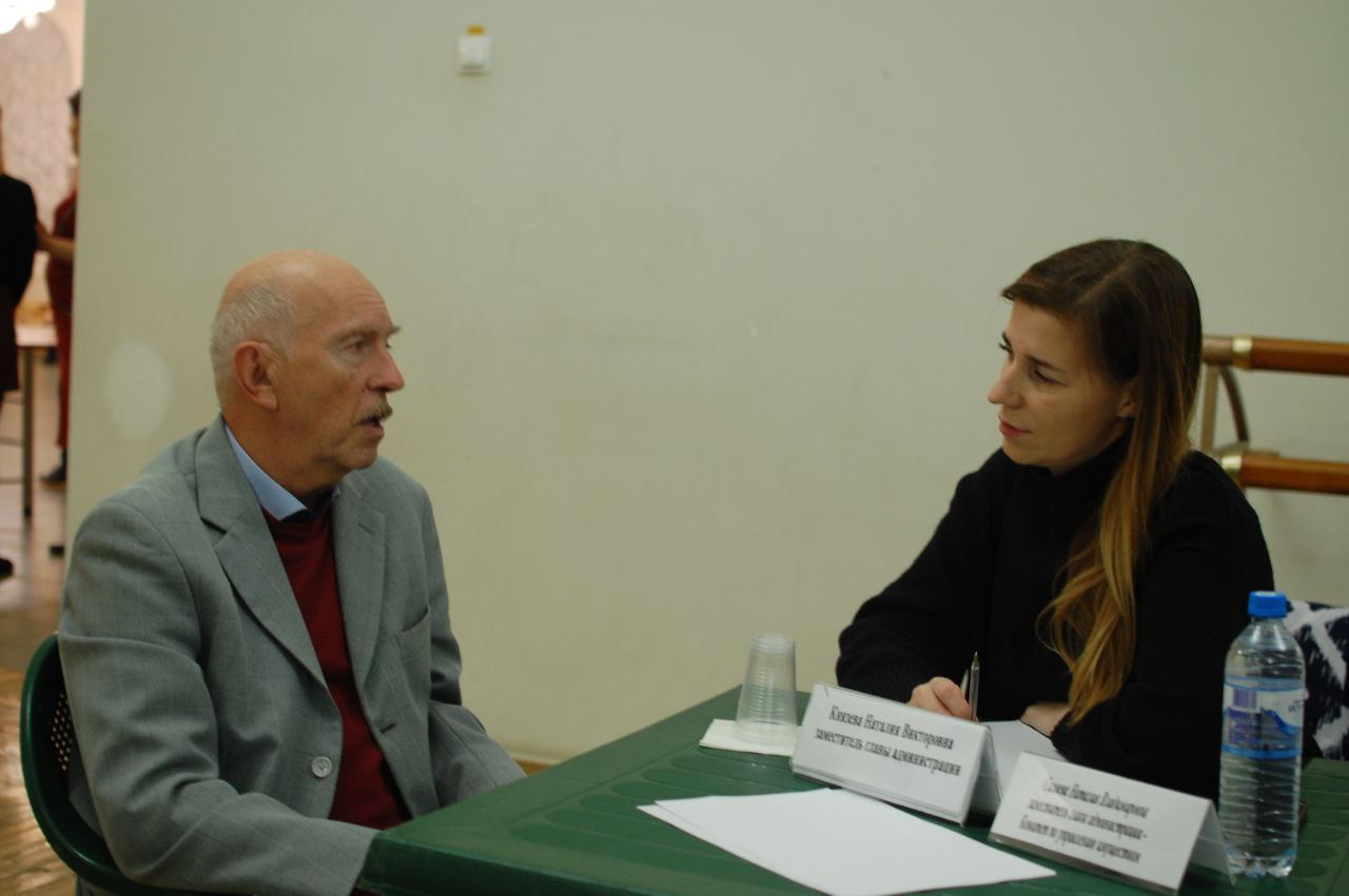 Организовали уже традиционную встречу с жителями в формате выездной администрации.