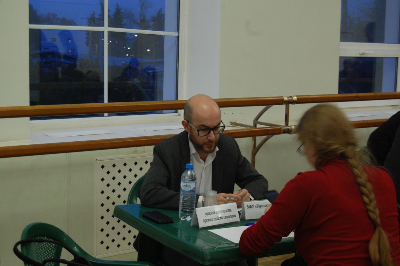 Организовали уже традиционную встречу с жителями в формате выездной администрации.