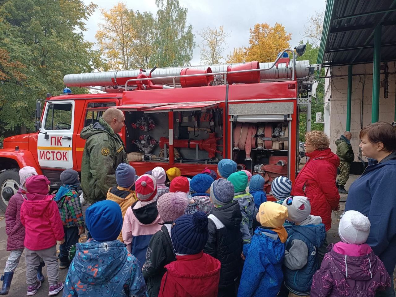 на экскурсии в пожарной части №48 Наукограда