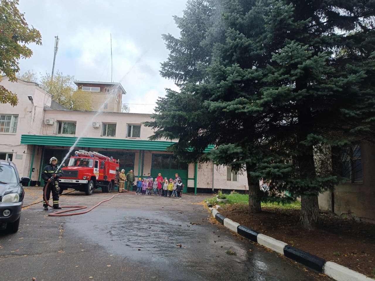 на экскурсии в пожарной части №48 Наукограда