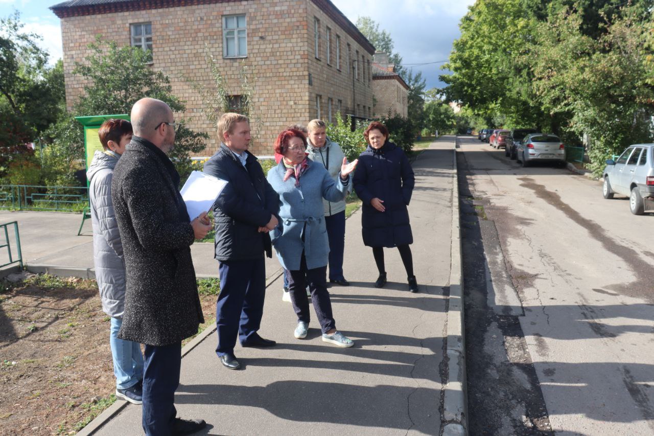 По поручению главы городского округа Фрязино Дмитрия Воробьева его заместитель Дмитрий Медведев провел встречу с жителями дома №16 по улице Рабочей