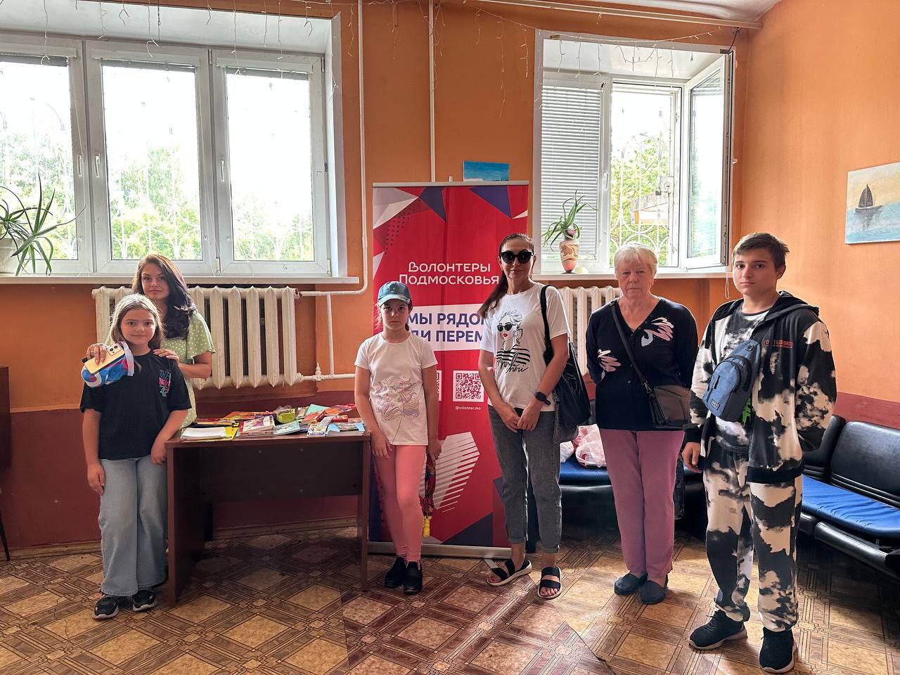 100кг школьных принадлежностей собрали фрязинцы для школьников Донбасса