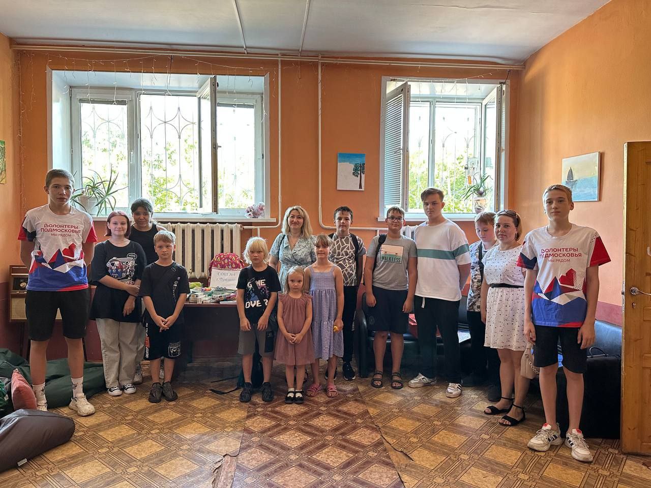 100кг школьных принадлежностей собрали фрязинцы для школьников Донбасса