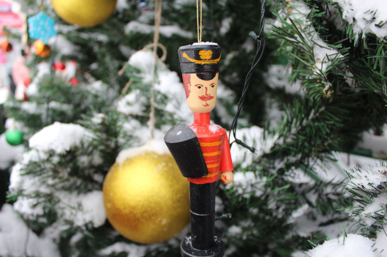 Раз, два, три, ёлочка, гори! На площади у ДК «Исток» состоялось торжественное открытие нашей главной новогодней ёлки!