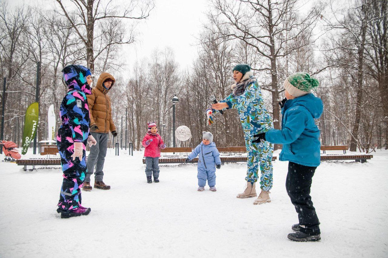 В эти выходные во фрязинском лесопарке прошли тематические программы «Сказочная зима» и «Радостные выходные»