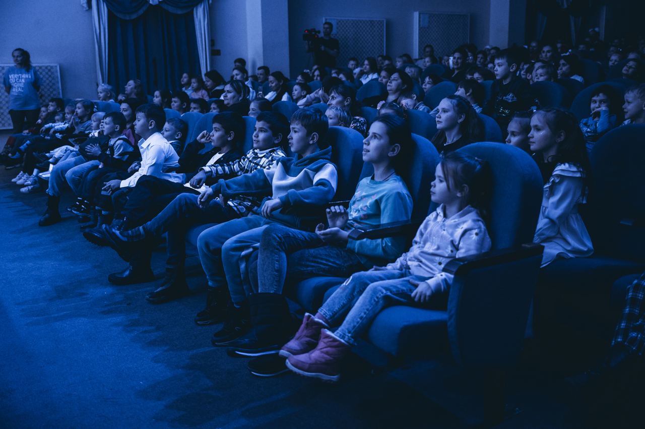 В Щёлковском театре показали новогоднее представление для многодетных и малообеспеченных семей из трёх округов