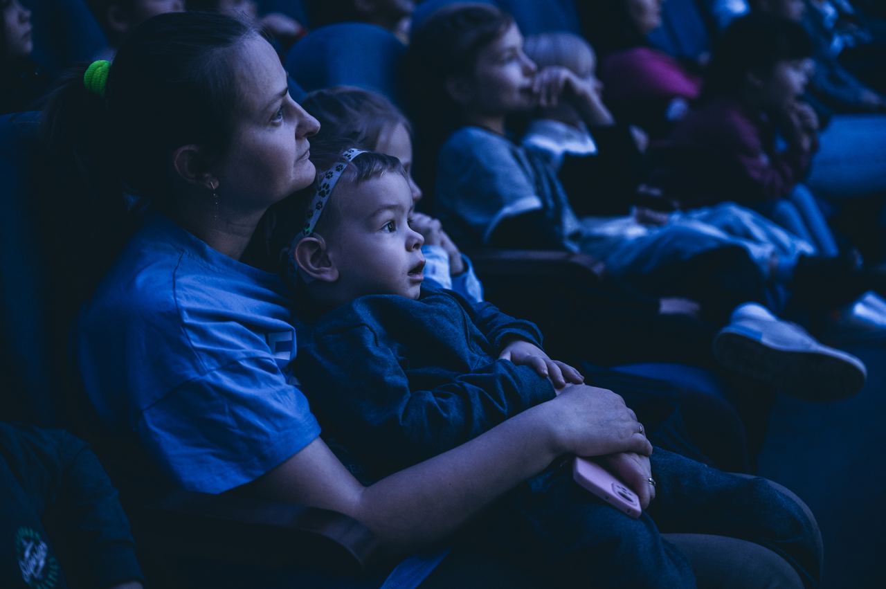 В Щёлковском театре показали новогоднее представление для многодетных и малообеспеченных семей из трёх округов