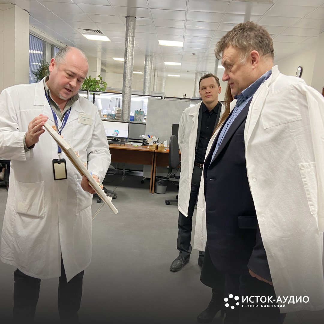 С ознакомительным визитом 24 января на «Исток-Аудио» побывал руководитель производственного предприятия «Минский НИИ радиоматериалов» Юрий Михайлович Кернасовский