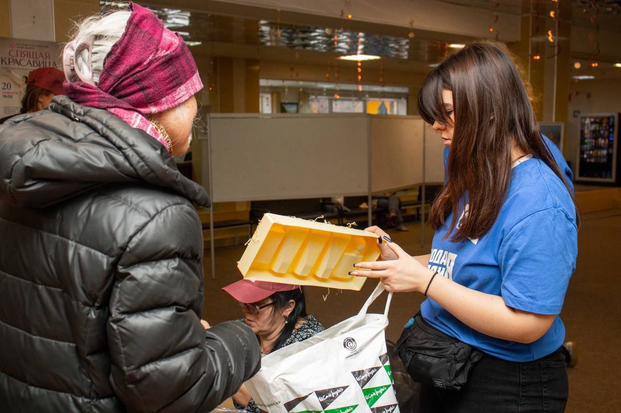 активисты фрязинского молодёжного центра приняли участие в акции по сбору вторсырья «Отходы во благо»