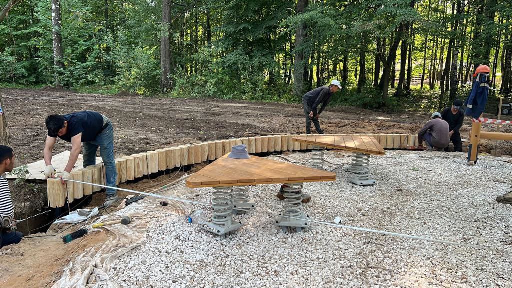 В наукограде Фрязино идут работы по благоустройству лесопарка