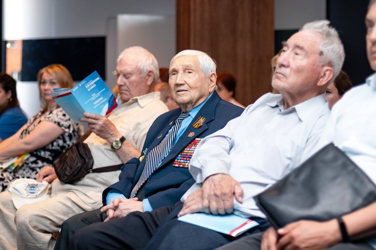 Депутат Государственной Думы Александр Толмачёв провëл встречи с фрязинцами, представил отчëт о проделанной работе