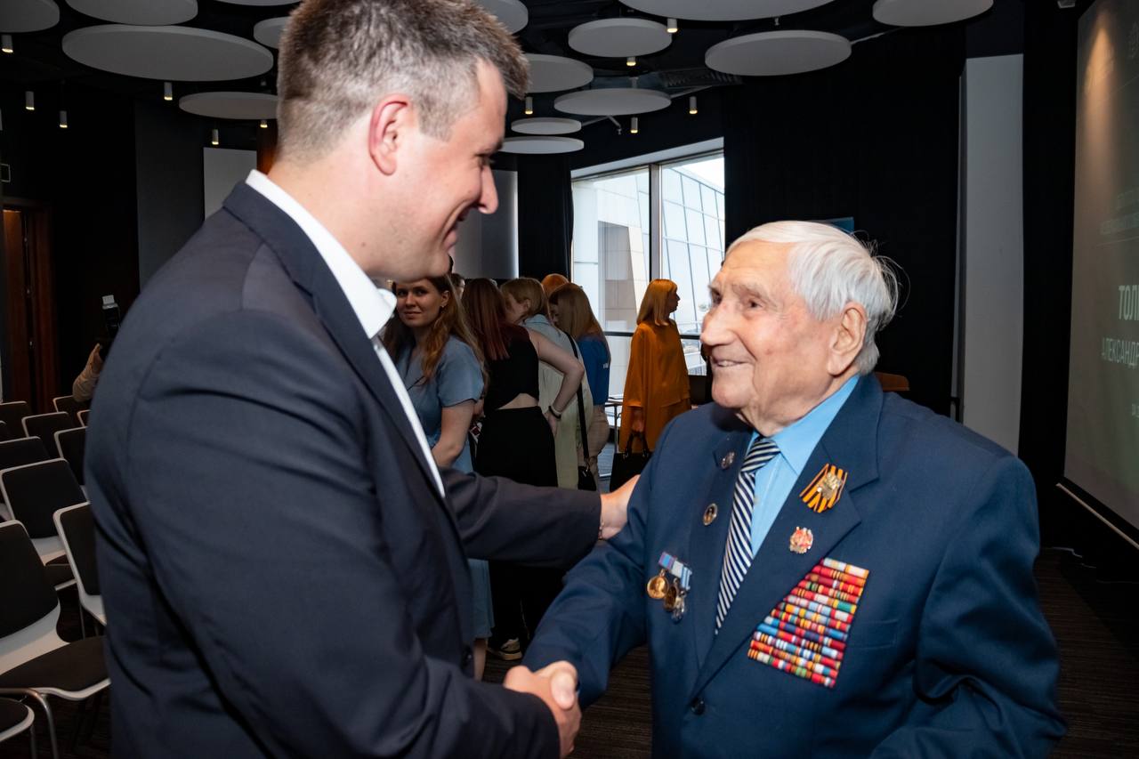 Депутат Государственной Думы Александр Толмачёв провëл встречи с фрязинцами, представил отчëт о проделанной работе