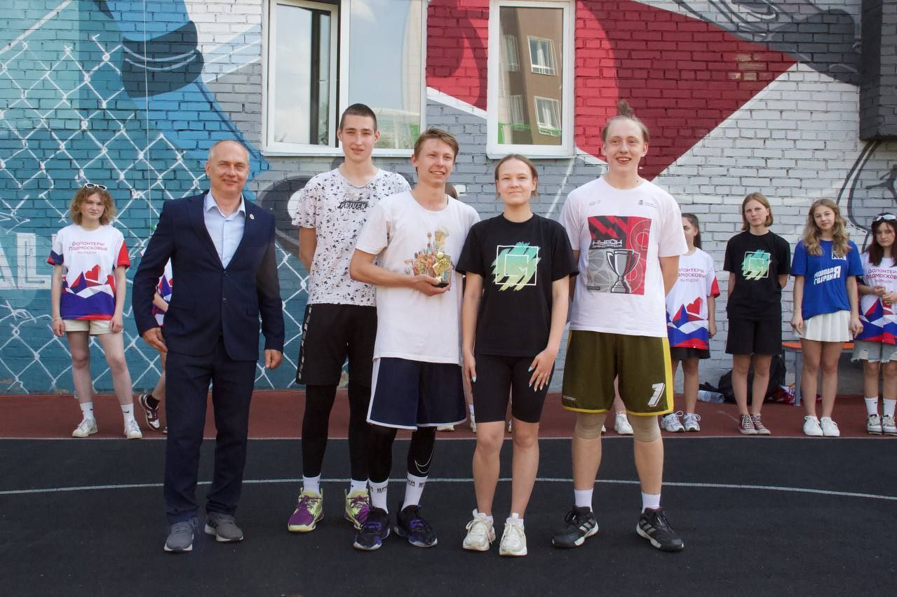 Во Фрязино дали старт турнирам по стритболу