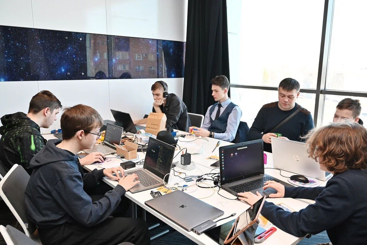 ЦМИТ «Ноосфера» при поддержке Фонда содействия инновациям провёл хакатон по разработке технических устройств в городе Фрязино