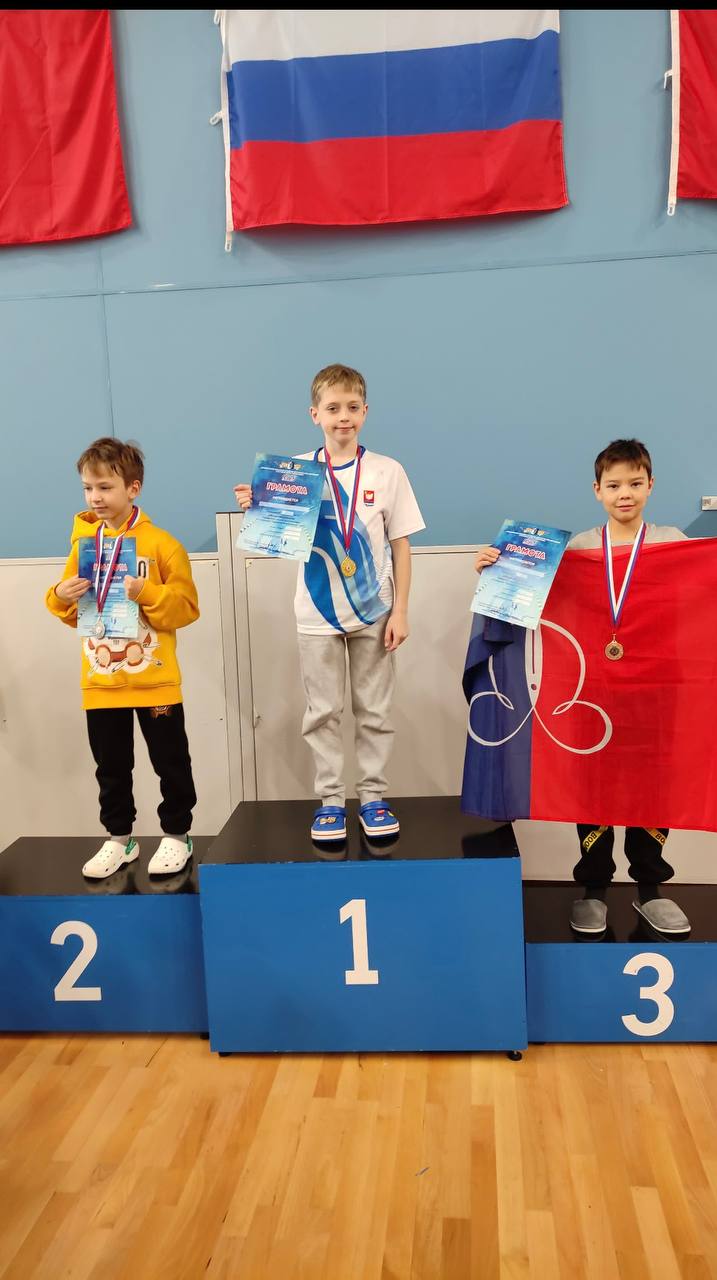 «Черноголовскую волну» захватили пловцы из Фрязино!