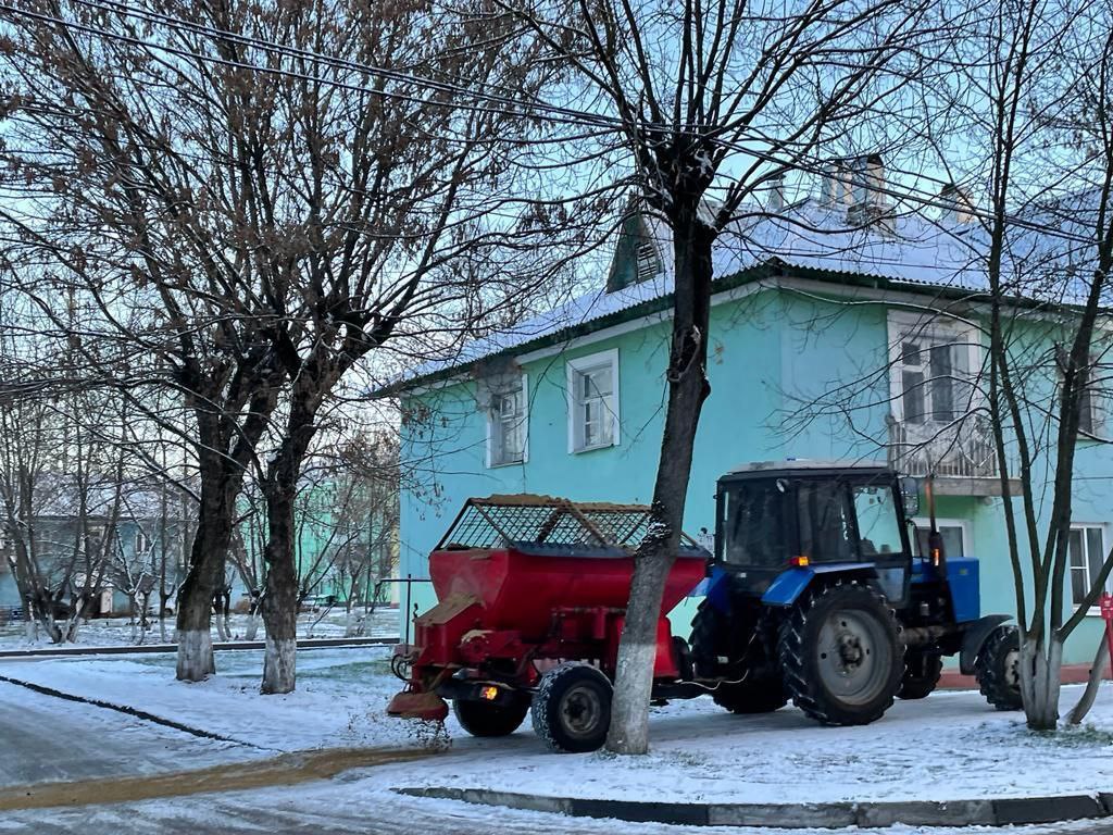Коммунальные службы Фрязино устраняют последствия снегопада