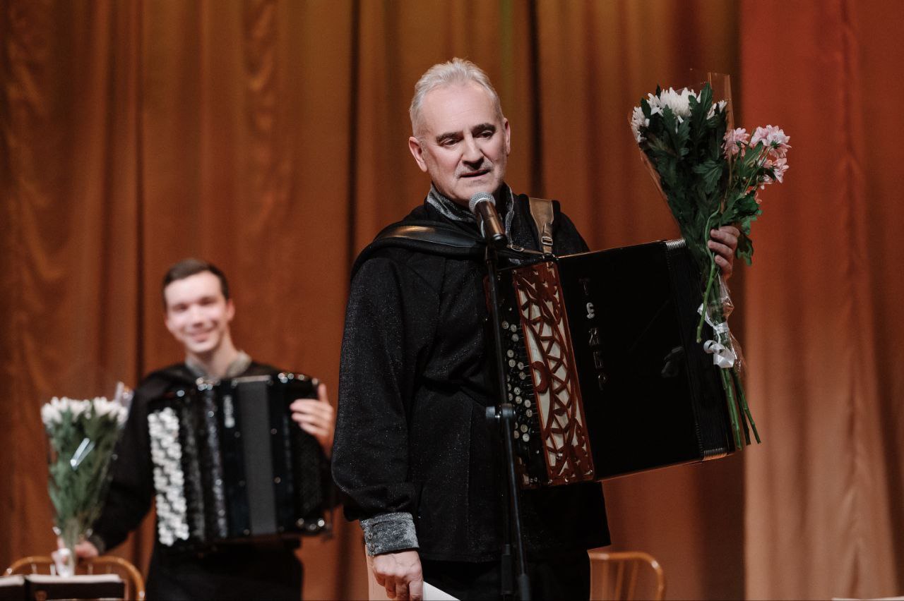 В центре культуры и досуга «Факел» ярко и незабываемо прошел концерт «Кнопочки баянные»