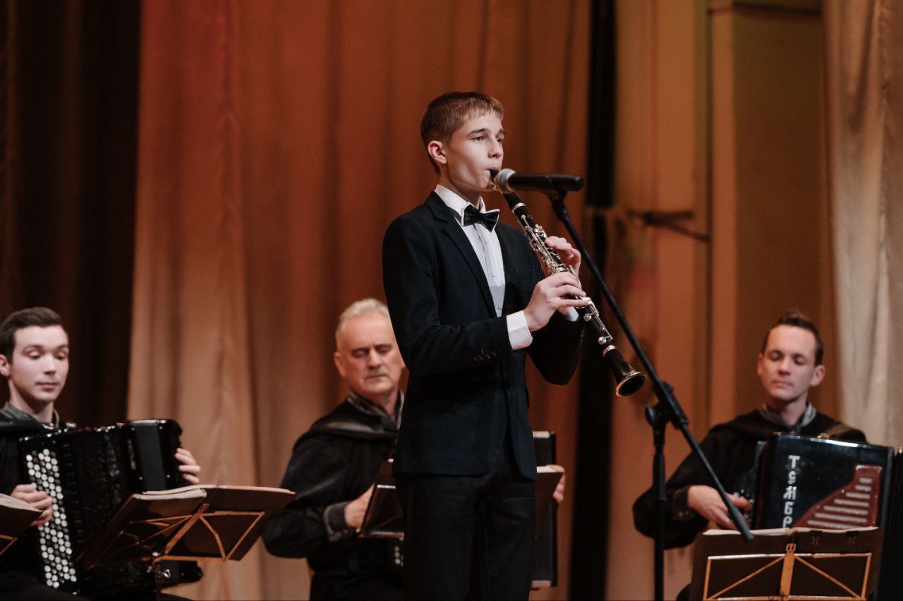 В центре культуры и досуга «Факел» ярко и незабываемо прошел концерт «Кнопочки баянные»