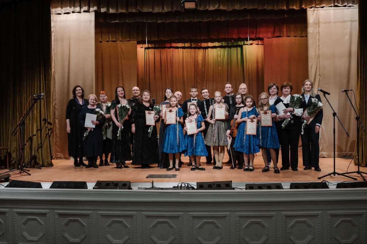 В центре культуры и досуга «Факел» ярко и незабываемо прошел концерт «Кнопочки баянные»