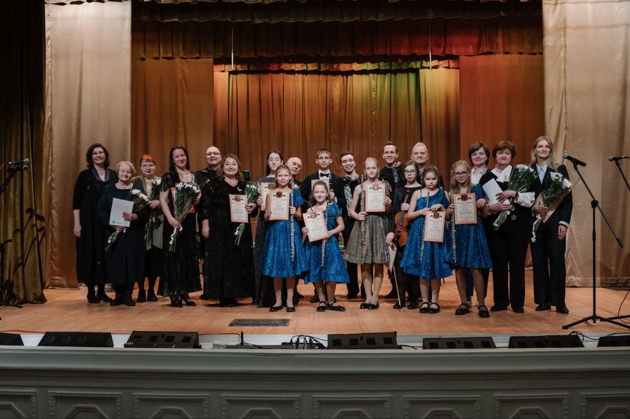 В центре культуры и досуга «Факел» ярко и незабываемо прошел концерт «Кнопочки баянные»