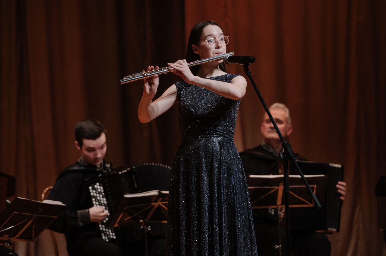 В центре культуры и досуга «Факел» ярко и незабываемо прошел концерт «Кнопочки баянные»