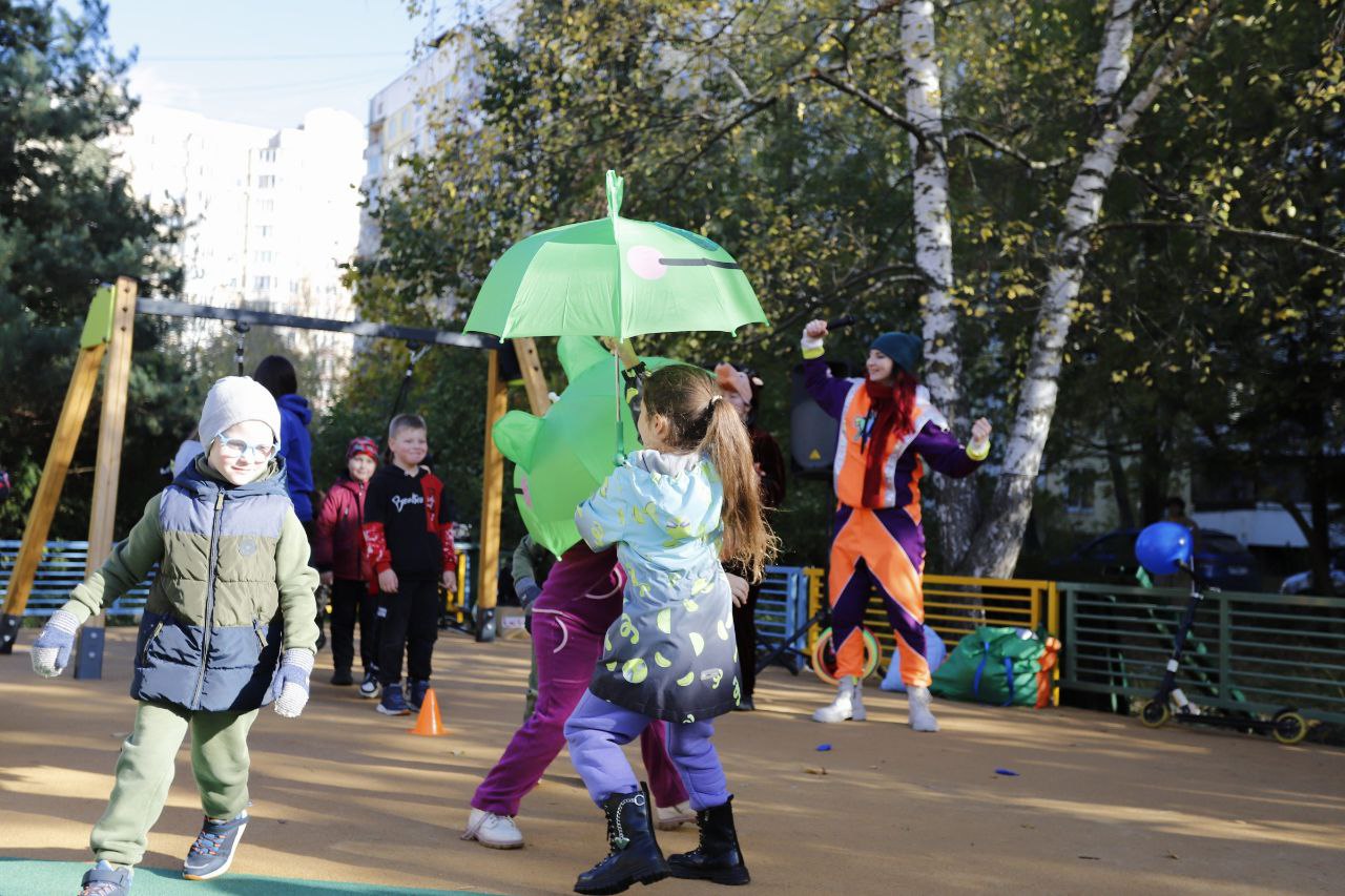 На проспекте Мира у дома 22 открылась новая детская игровая площадка