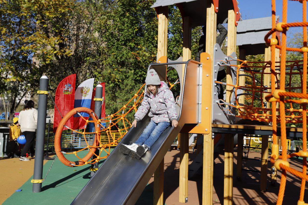 На проспекте Мира у дома 22 открылась новая детская игровая площадка