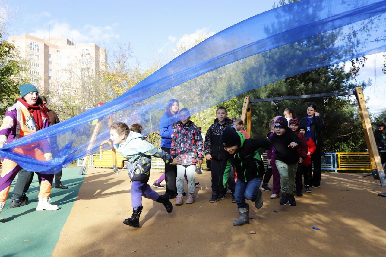 На проспекте Мира у дома 22 открылась новая детская игровая площадка