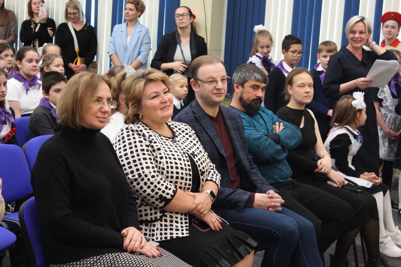 Во фрязинской школе №4 состоялась торжественная церемония посвящения обучающихся начальных классов в ряды «Орлята России»