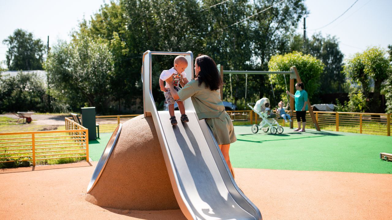 Более 700 детских игровых площадок обустроят в этом году в Подмосковье