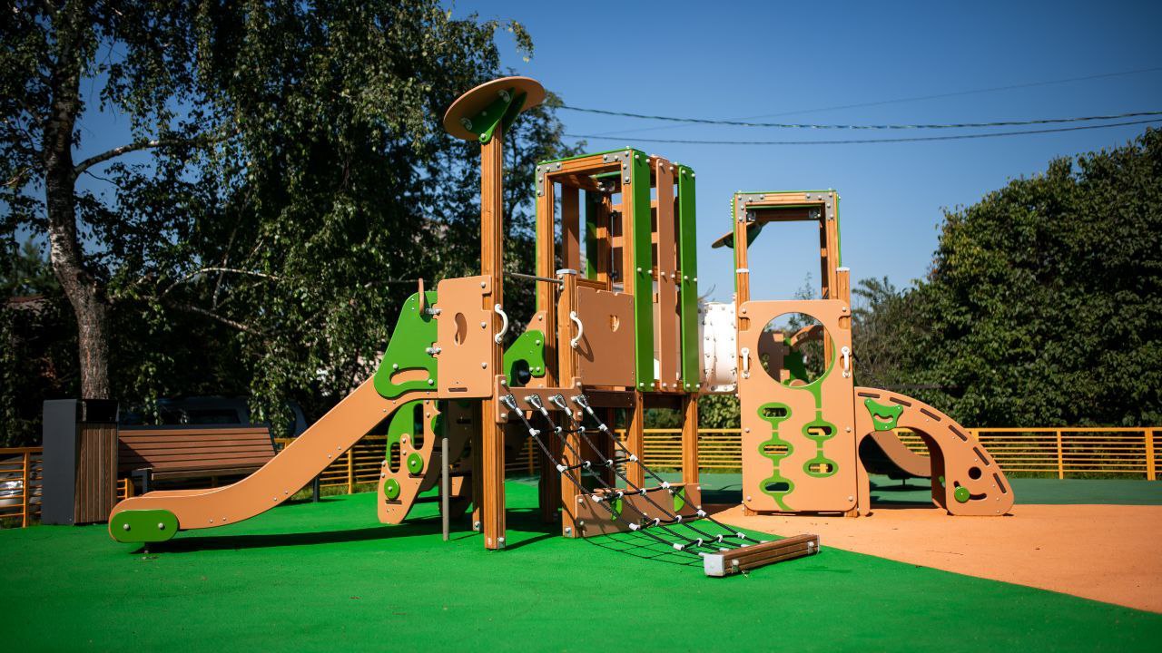 Более 700 детских игровых площадок обустроят в этом году в Подмосковье