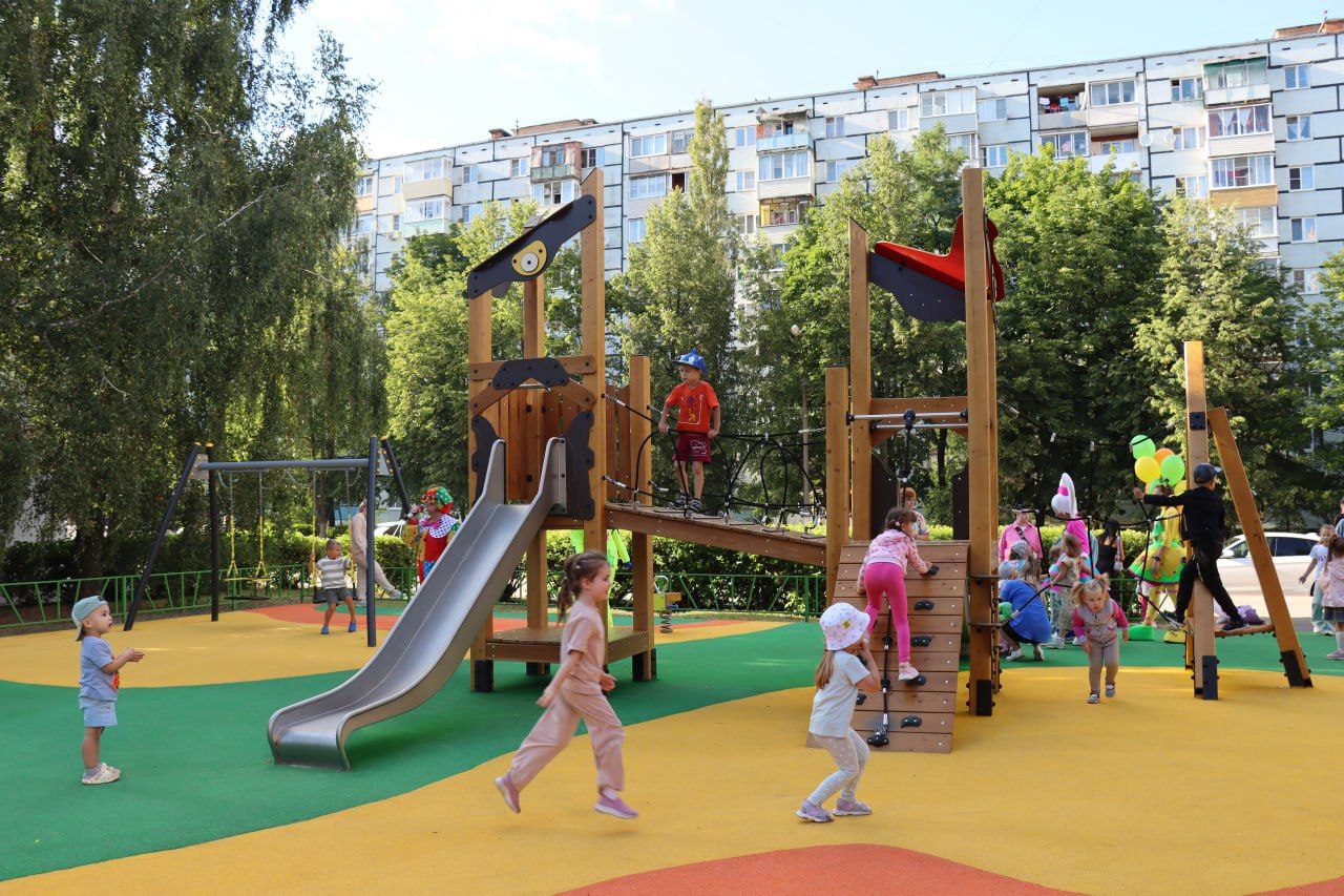 Более 700 детских игровых площадок обустроят в этом году в Подмосковье