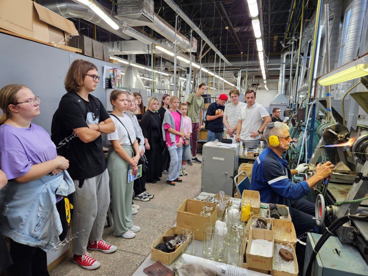 На АО «НПП «Исток» им. Шокина» города Фрязино прошла экскурсия для школьников