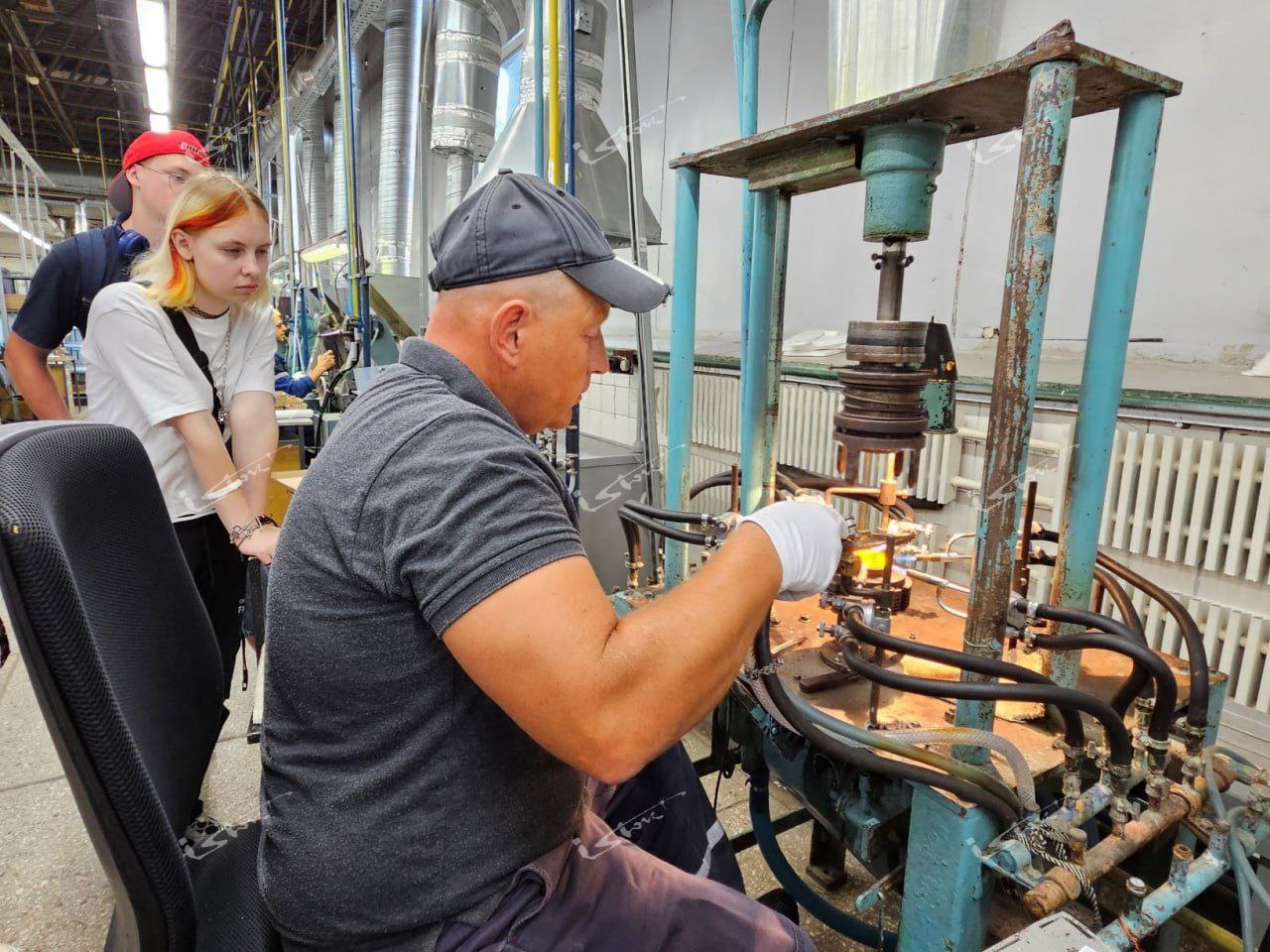 На АО «НПП «Исток» им. Шокина» города Фрязино прошла экскурсия для школьников