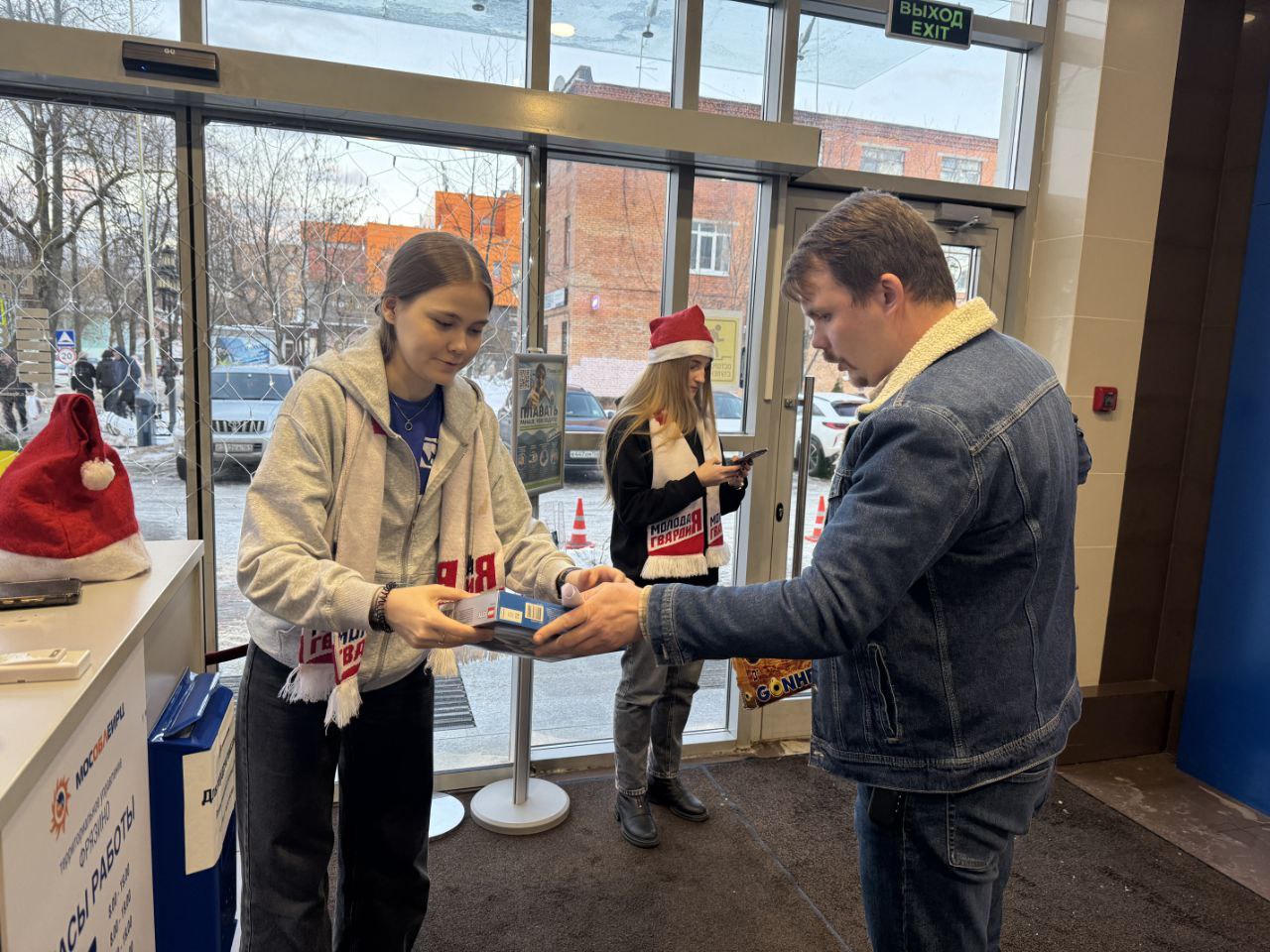 Акция «Чудо-Ёлочка» прошла во Фрязино🌲 На протяжении четырёх дней жителям удалось собрать более 100 подарков для детей из детского дома ЛДНР.