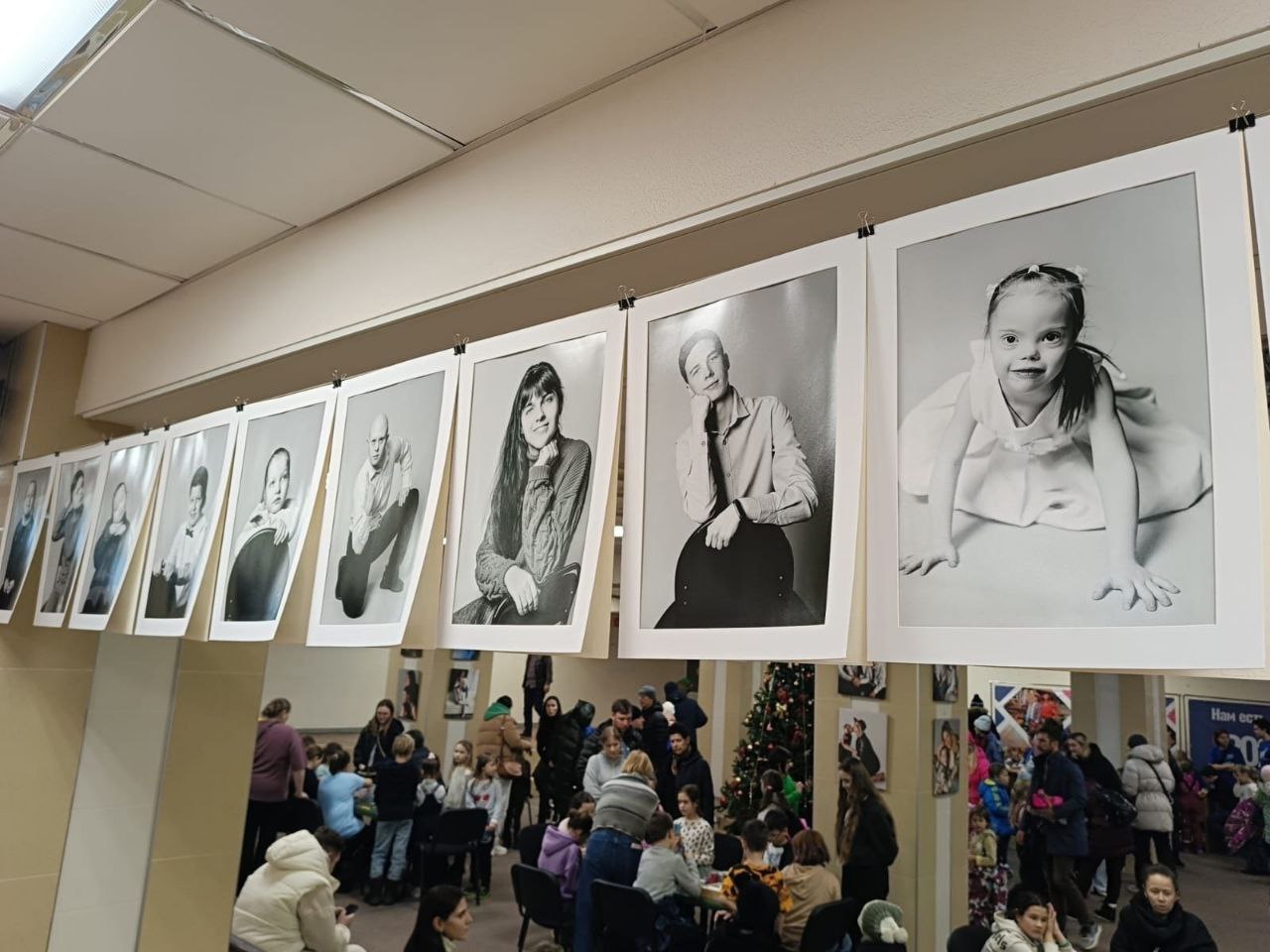 Во Дворце культуры «Исток» города Фрязино открылась фотовыставка «Мамина радость»