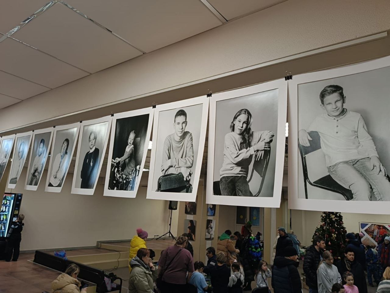 Во Дворце культуры «Исток» города Фрязино открылась фотовыставка «Мамина радость»