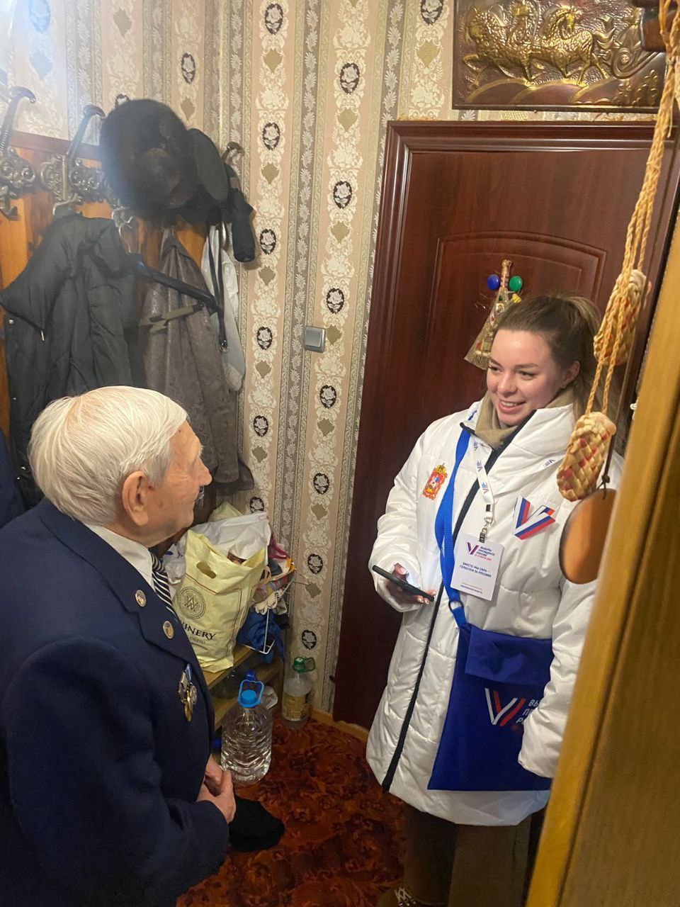 Информаторы УИКа посетили фрязинского ветерана ВОВ Жучкова Ивана Ивановича