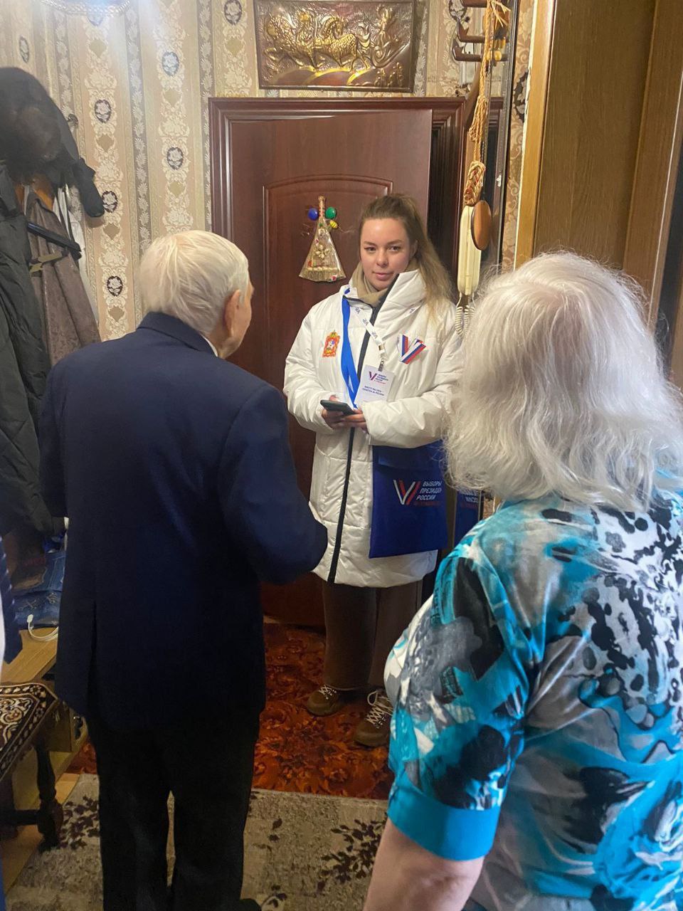 Информаторы УИКа посетили фрязинского ветерана ВОВ Жучкова Ивана Ивановича