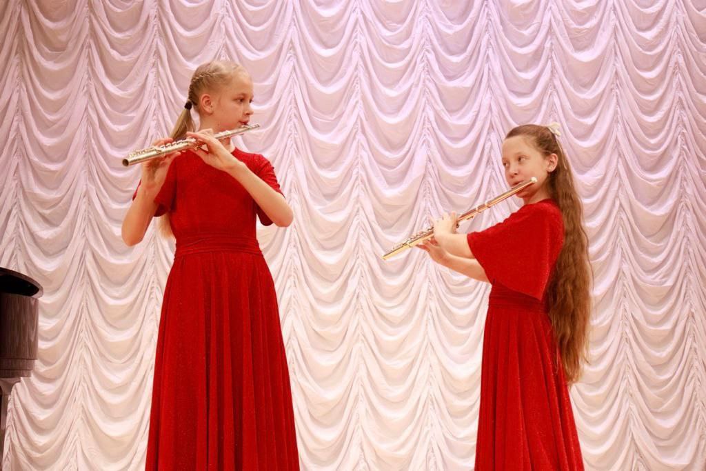 Героинями спецпроекта о талантливых детях Фрязино стали девочки из дуэта флейтисток «Тутти»