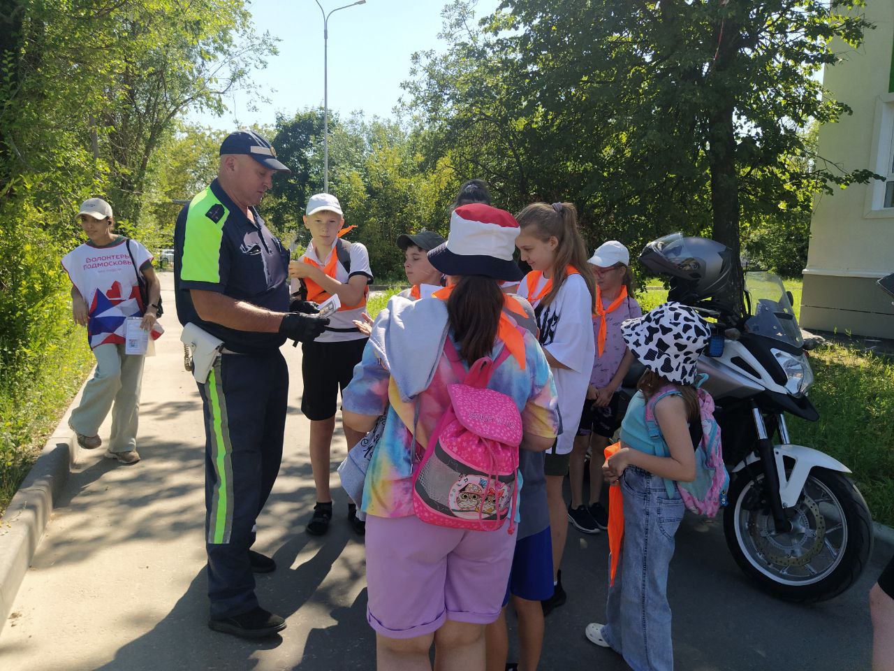 Ребята из детского лагеря «Ералашка» встретились с сотрудниками Госавтоинспекции