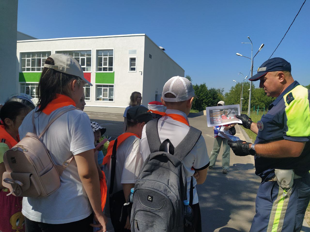 Ребята из детского лагеря «Ералашка» встретились с сотрудниками Госавтоинспекции