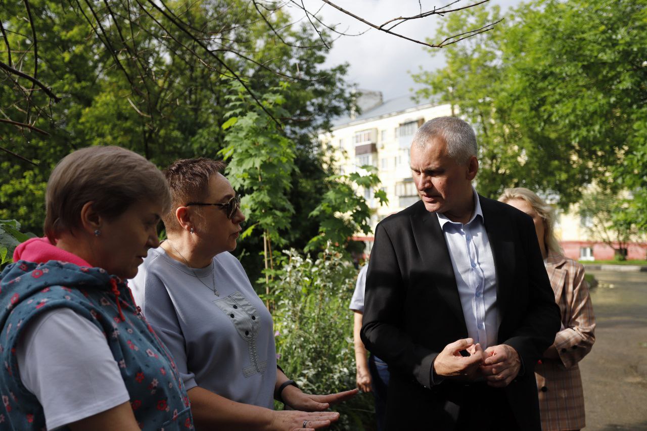 Глава городского округа Фрязино Дмитрий Воробьев встретился с жителями домов 39, 45 и 47 по улице Ленина